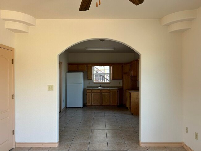 Building Photo - 2901 S Martin Ave