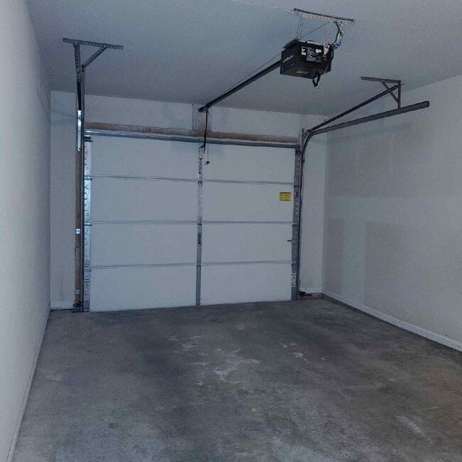 Building Photo - 524 W Gay St