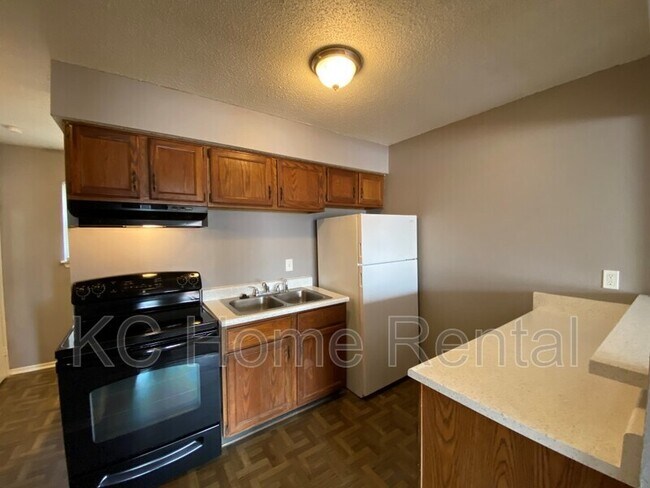 Building Photo - 561 N Somerset Terrace