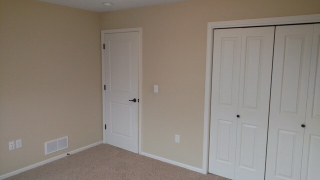 Building Photo - 4 bedroom, 3 bath home on quiet Cul-de-sac...