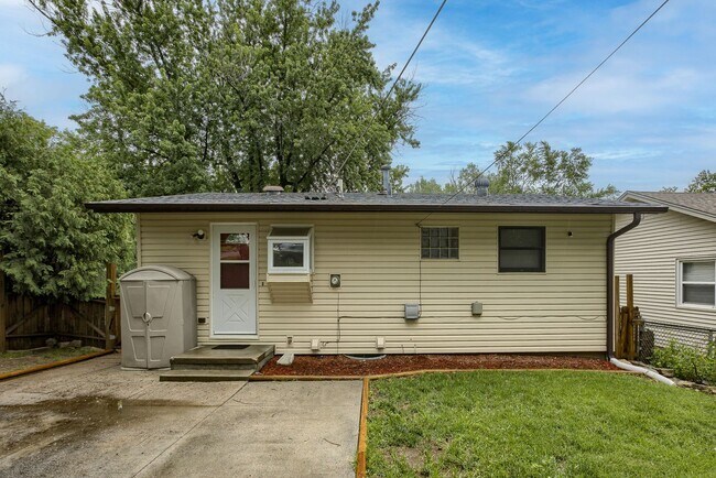 Building Photo - 1230 Cole Creek Dr