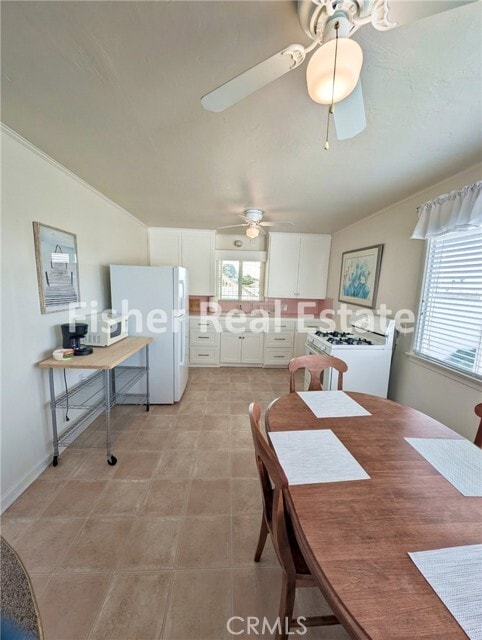 Building Photo - 572 Harloe Ave