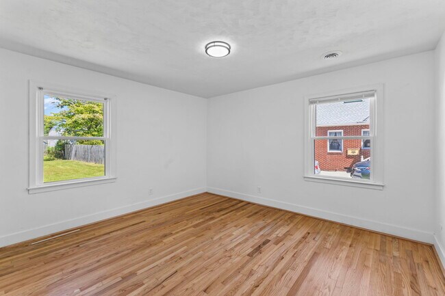 Building Photo - 1155 Melvin Dr