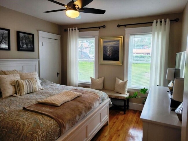 Building Photo - 352 Chandler St