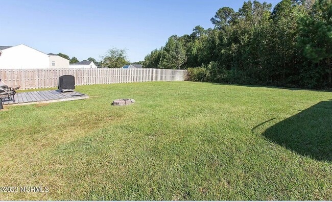 Building Photo - Charming 3 bedroom 2 bath ranch style home...