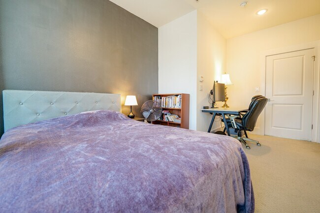 Building Photo - 2401 Crawford St