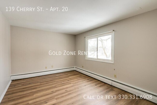Building Photo - 139 Cherry St