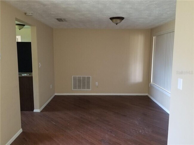 Building Photo - 2531 Almond Dr