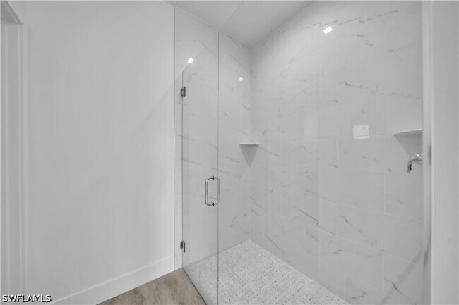 Building Photo - 1142 Dutchess St E