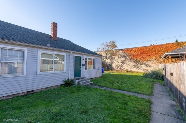 Building Photo - 4825-4829-4829 N Maryland Ave