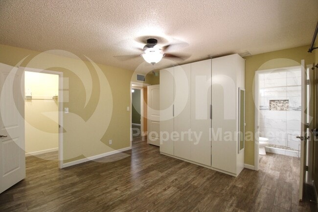 Building Photo - 2862 E Dolphin Ave