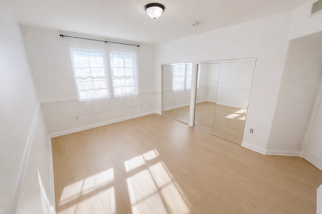 Building Photo - Bright Valley Village Condo for Lease with Balcony & Amenities