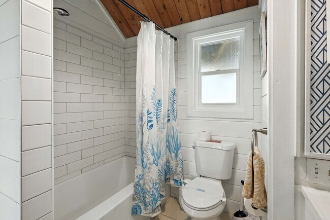 Building Photo - 62 Ocean St