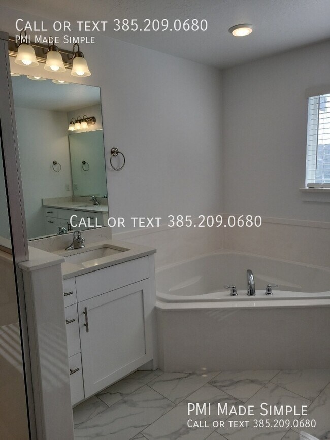 Building Photo - 10884 N Slate Ln