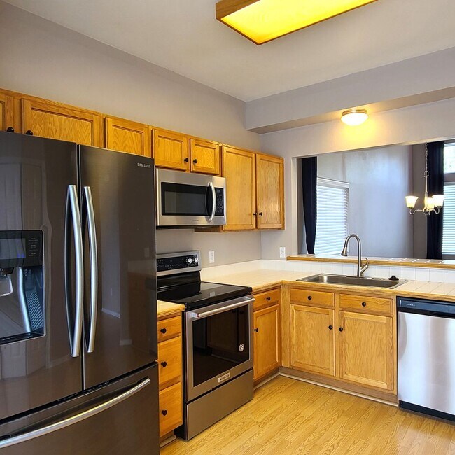 Building Photo - Beautiful home in Briargate Fairfax - D20 - ready to move in NOW!