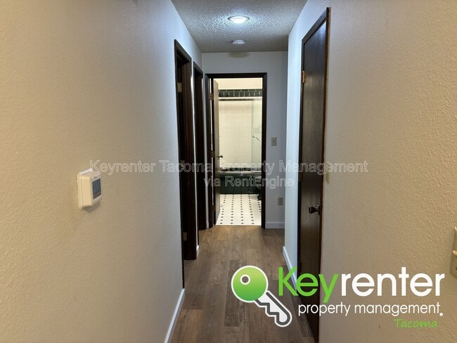 Building Photo - 2722 Cambridge Dr