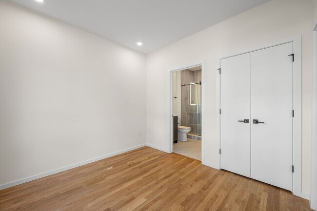 Building Photo - 223 S Stafford Ave