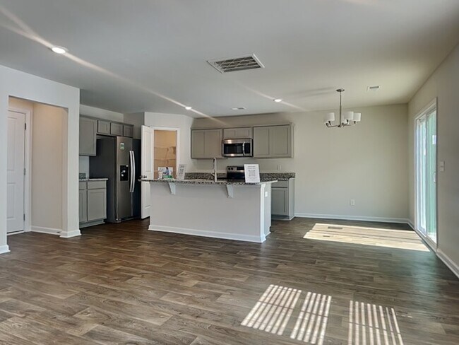 Building Photo - Burnside Farms! Fenced in Backyard! Near U...