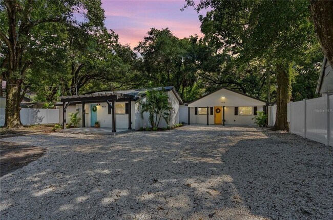 Building Photo - Modern 2-Bedroom Duplex w/ BRAND NEW Washer & Dryer – Quiet, Safe Area in Seminole Heights