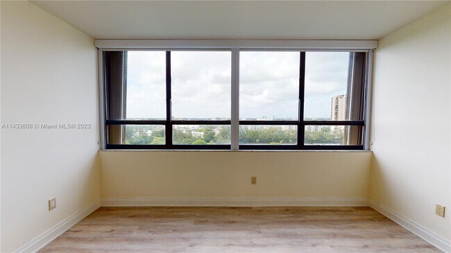 Building Photo - 11113 Biscayne Blvd