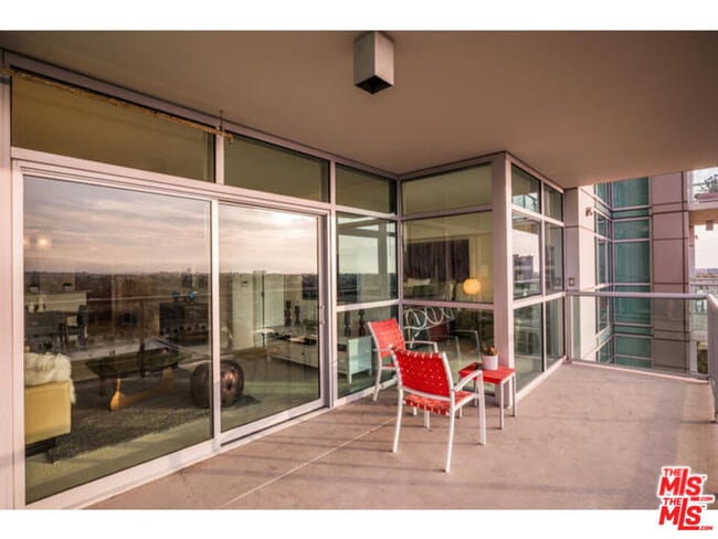 Building Photo - 13700 Marina Pointe Dr