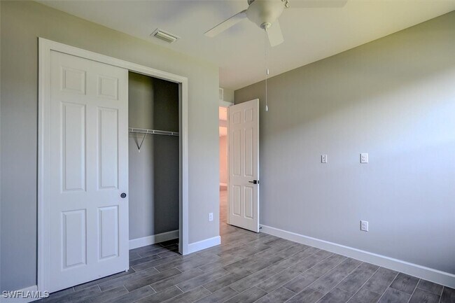 Building Photo - 428 SW 28th Pl