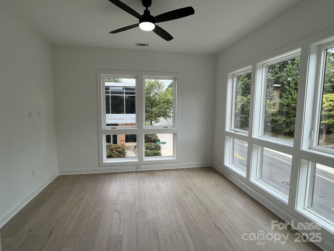 Building Photo - 19546 Greentree Way