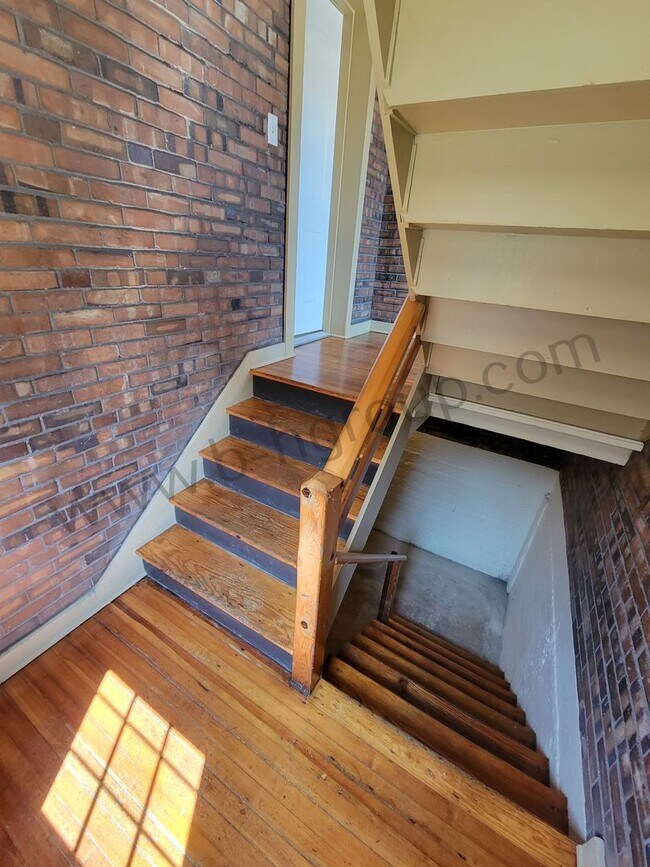 Building Photo - 2325 Roosevelt Rd
