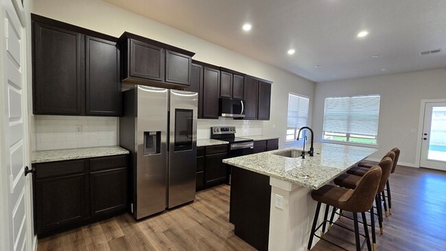 Building Photo - 512 Savannah St