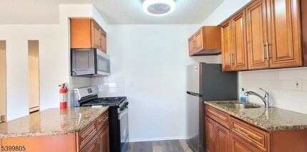 Building Photo - 17 Cuozzo St