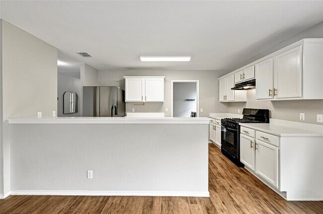 Building Photo - 6813 Sabrina Dr