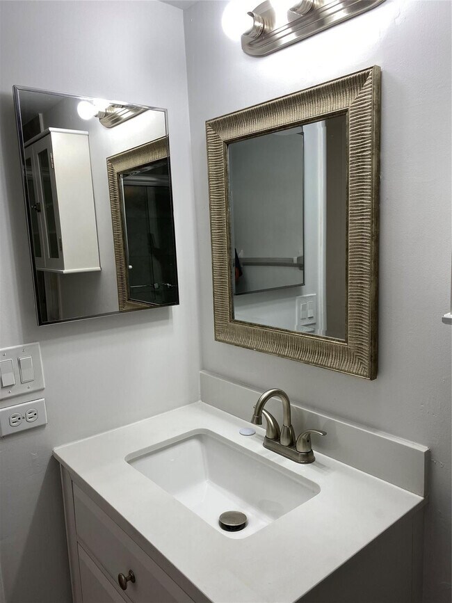 Building Photo - 4502 N Federal Hwy