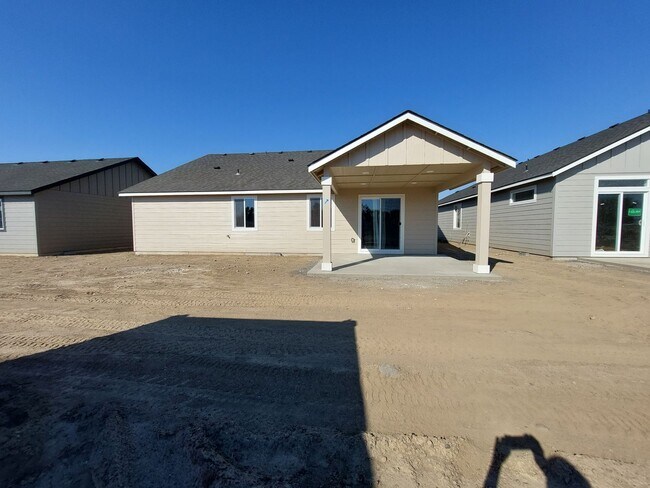 Building Photo - 3 bed 2 bath house