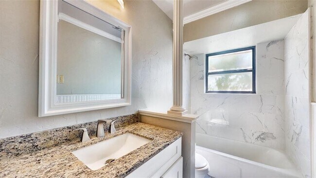 Building Photo - 1008 Wake Dr