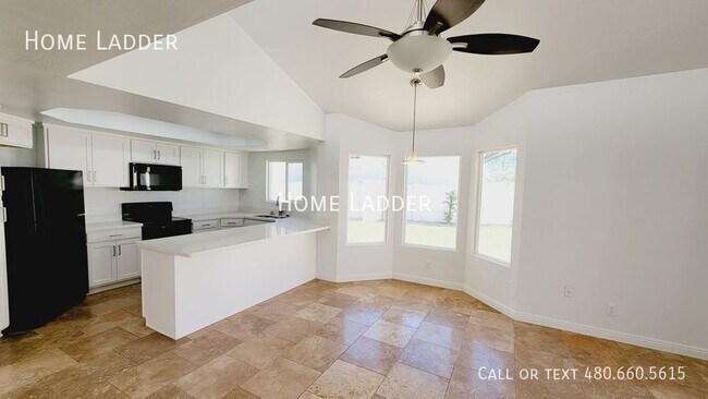 Building Photo - Spacious Townhouse in Tempe!