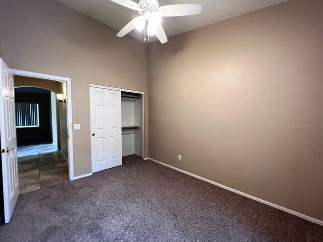 Building Photo - 4 BEDROOM WITH POOL