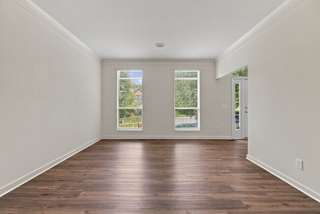 Building Photo - 605 Brelan Ct