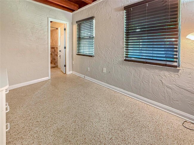 Building Photo - 2907 Lynnhurst St
