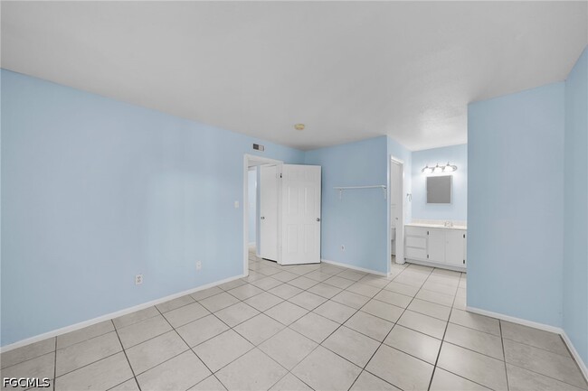 Building Photo - 2885 Winkler Ave