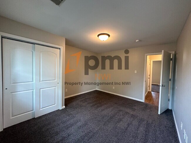 Building Photo - 5831 Creekview Ct W