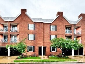 Building Photo - Ready NOW!!!! 2-Bedroom Condo In Ghent! Re...