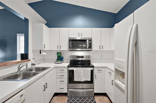 Building Photo - 9427 Daney St