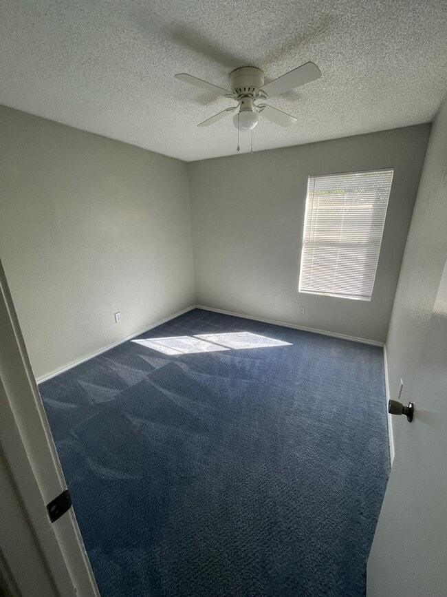 Building Photo - 921 NW Summercrest Blvd