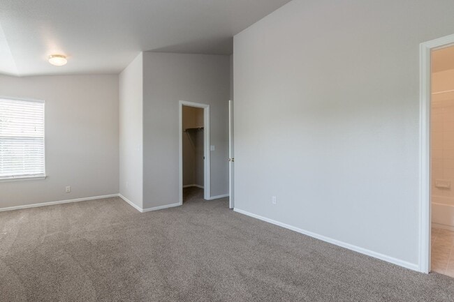 Building Photo - 56 Vale Cir