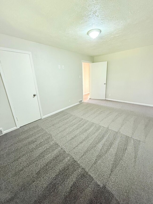Building Photo - Spacious 3BD/1BA Single Family Home in Pen...