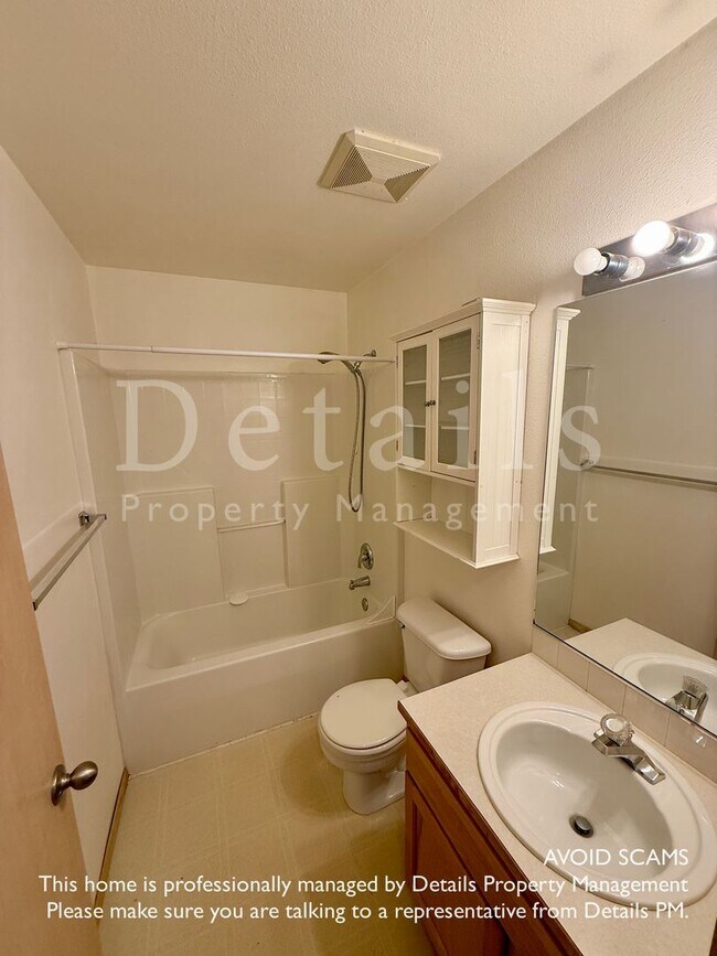 Building Photo - Francis Duplex
