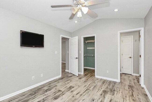 Building Photo - Bright 2BD/2BA Tennis Villa at Lake Norman!