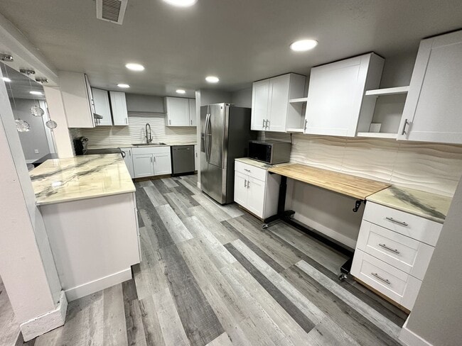 Building Photo - 1st Rent Month Free!! Stunning Partially F...