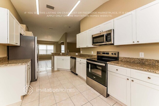 Building Photo - 11801 Acorn Woods Terrace