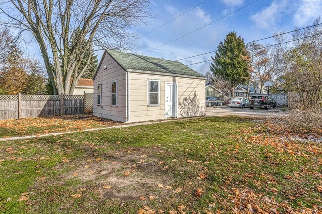 Building Photo - 1723 N 5th St